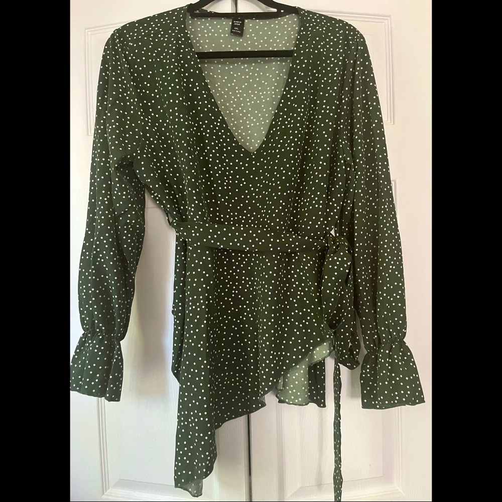 SALE❗️$5-$7-$9❗️Forest Green Polka Dot Peplum Belted Top, Size XL